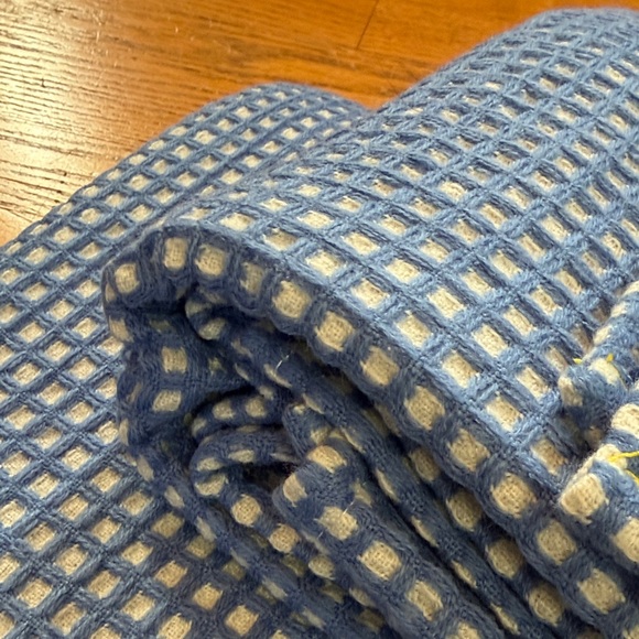 Blue and White Checkered 2 Blanket Set NEW 5ft long by 4ft wide for each - Picture 3 of 9